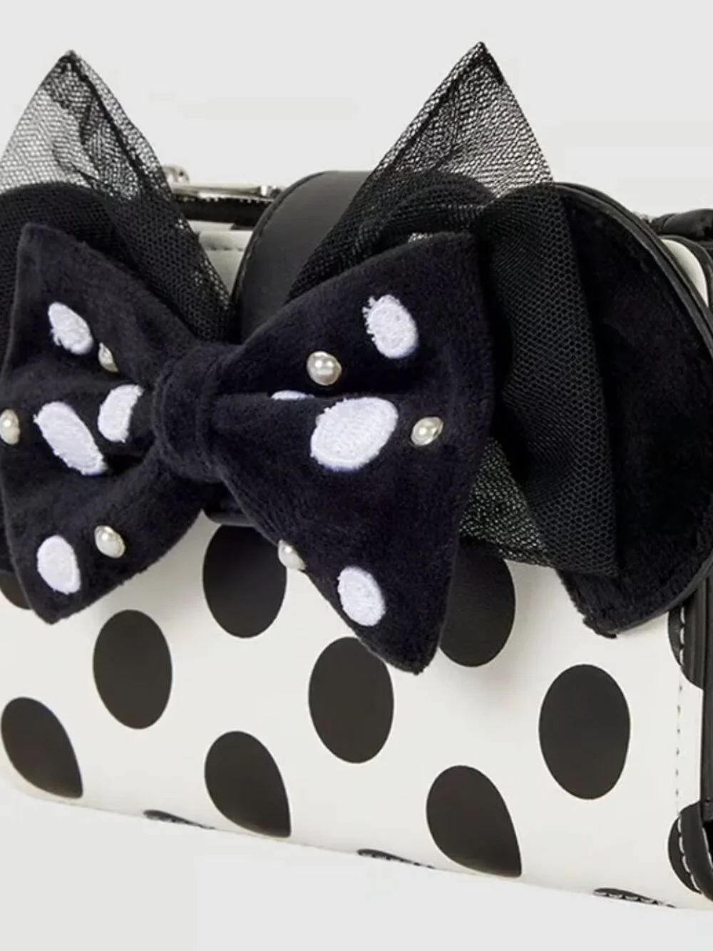 Loungefly Disney Minnie Mouse Polka Dot Pearl Wallet Black White Bow Accent New